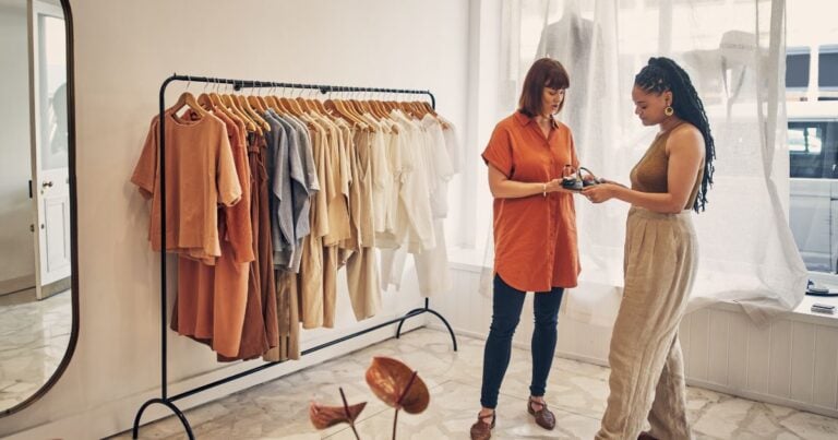 what to wear for apple shape