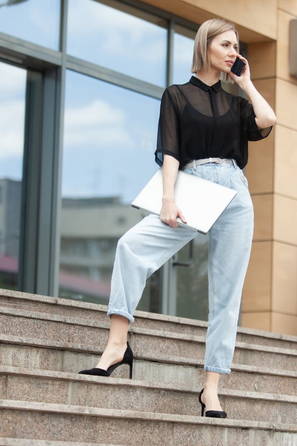 Casual shop chic woman