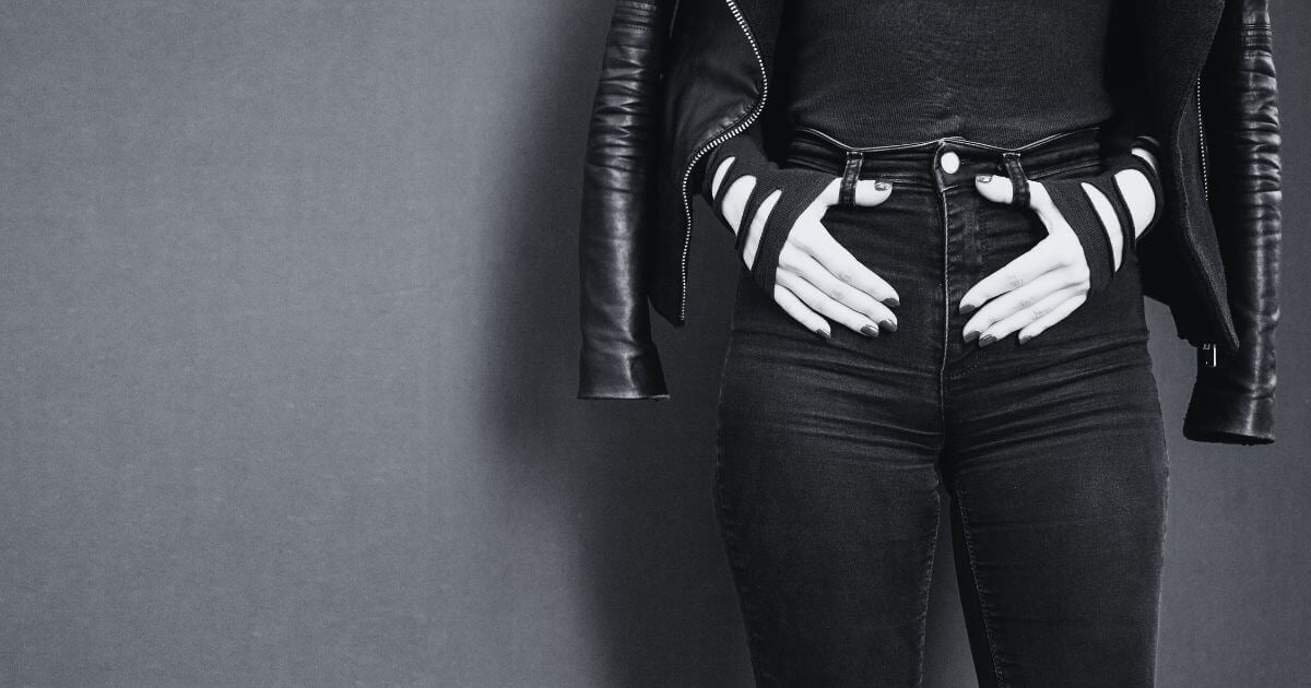 what to wear with black jeans