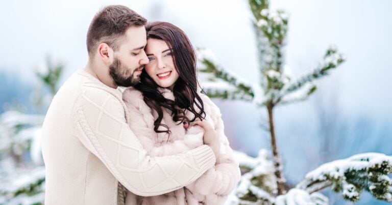 what to wear for engagement photos