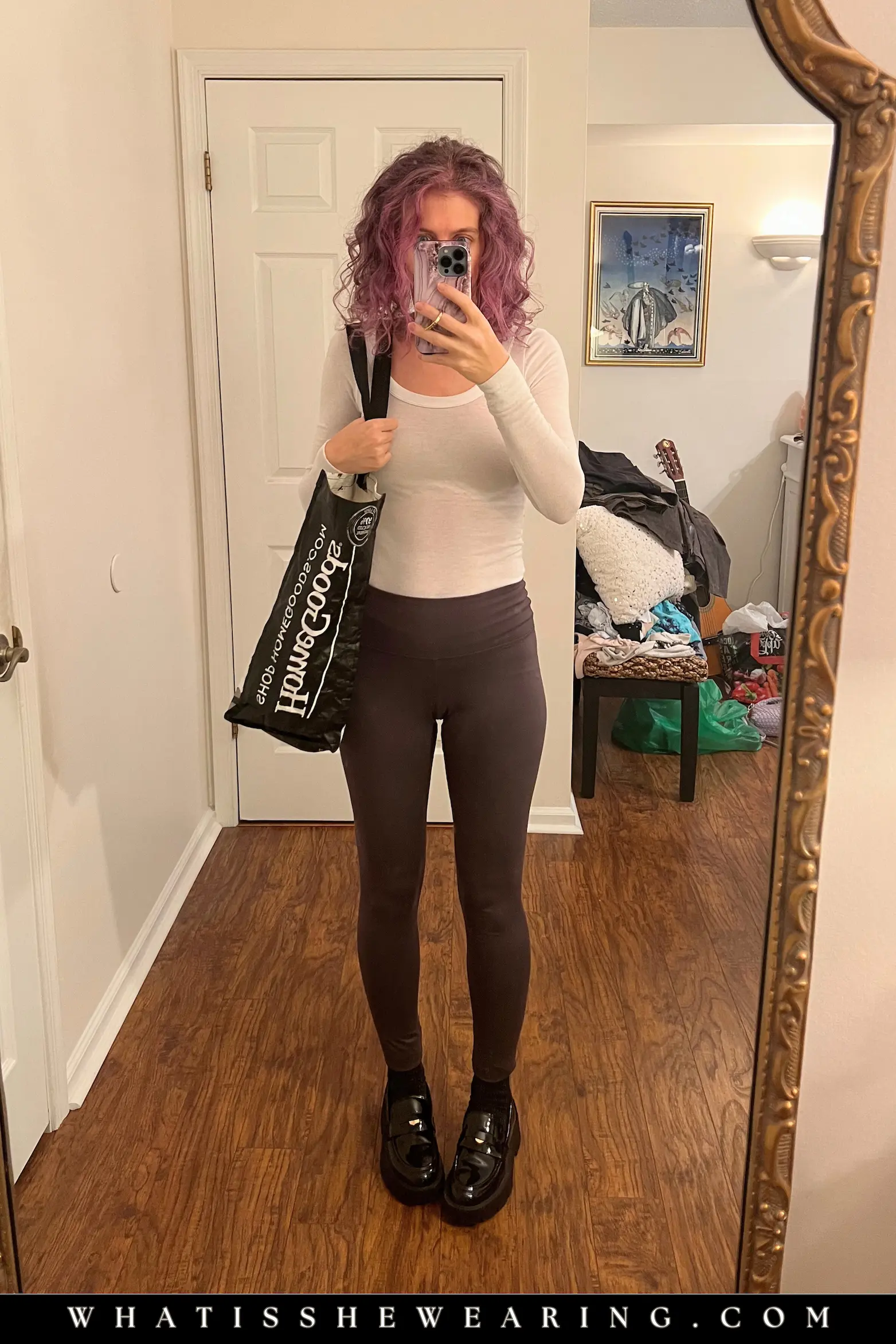 The perfect thrifting outfit for beginners My go-to thrifting uniform – white top, leggings, and slip-on shoes for easy try-ons.